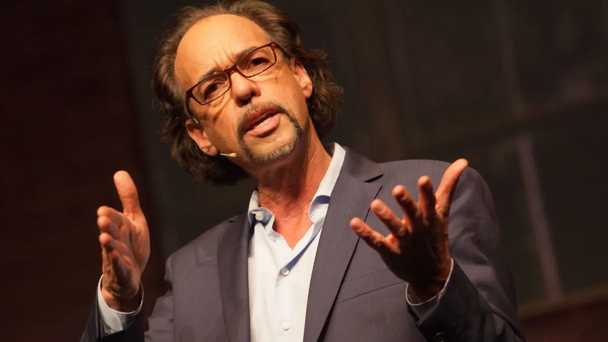 ARCHIV - Kabarettist Christoph Sonntag tritt am 15.12.2015 bei seiner Premiere des neuen Soloprogramms «100 Jahre Christoph Sonntag» im Theaterhaus in Stuttgart (Baden-Württemberg) auf. Foto: Christoph Schmidt/dpa (zu lsw Meldung: Christoph Sonntag vom 20.12.2015) +++(c) dpa - Bildfunk+++ | Verwendung weltweit