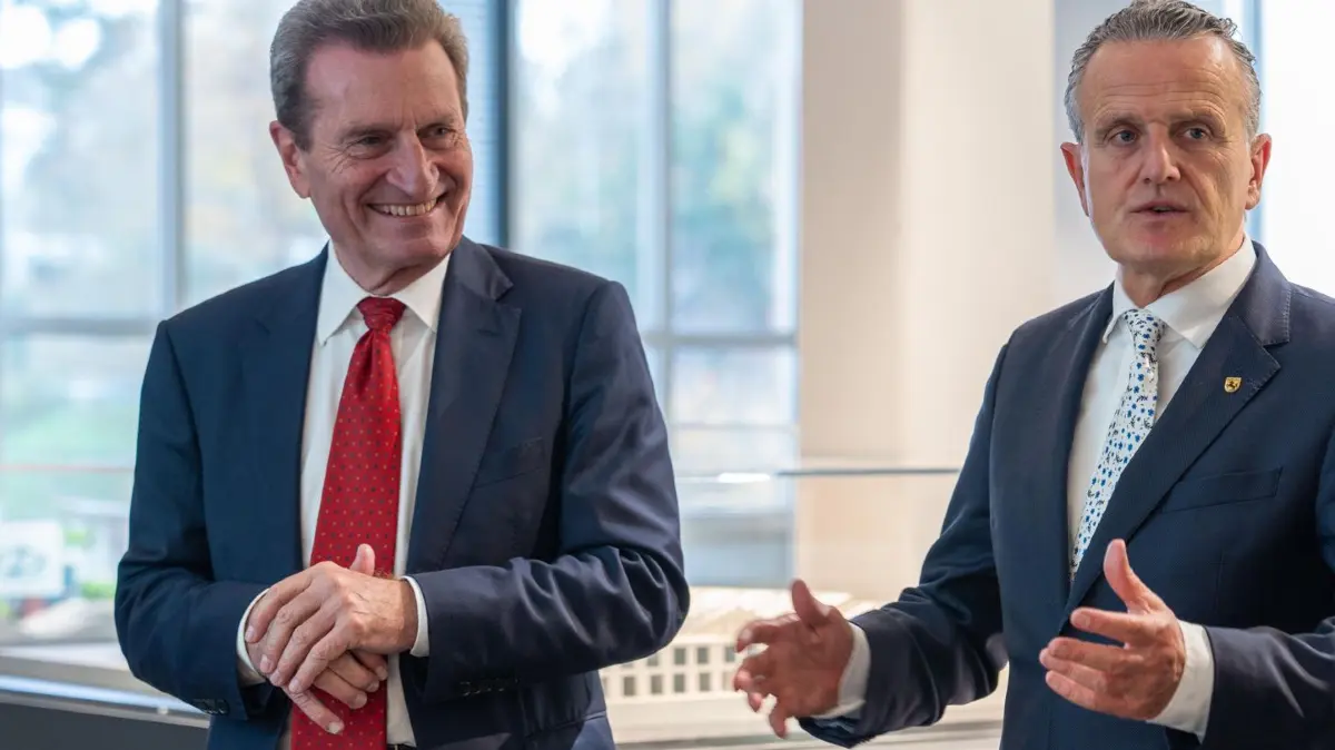 Günter Oettinger (links) und Frank Nopper suchen die „Boomtown“ Stuttgart.