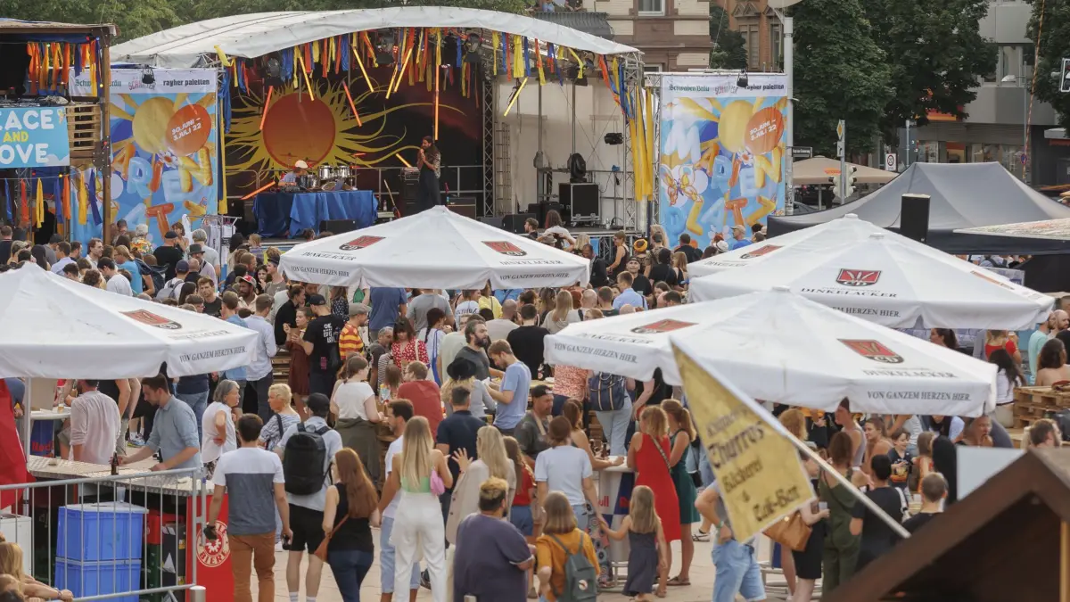 Stuttgart, Baden-Wuerttemberg, 30.06.2022:
Eindrücke vom Marienplatzfest am Abend des 30.06.2022