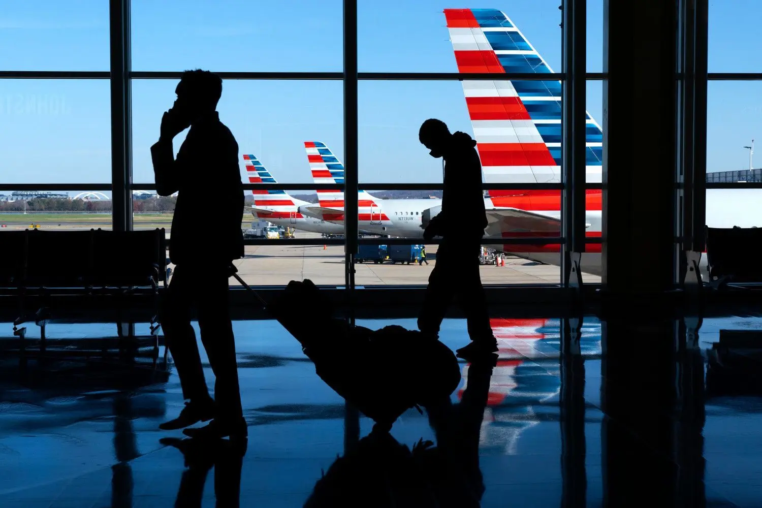 Die Corona-Zahlen in den USA sind hoch. Derweil reisen die Amerikaner quer durchs Land, um zu Thanksgiving ihre Familien zu besuchen.