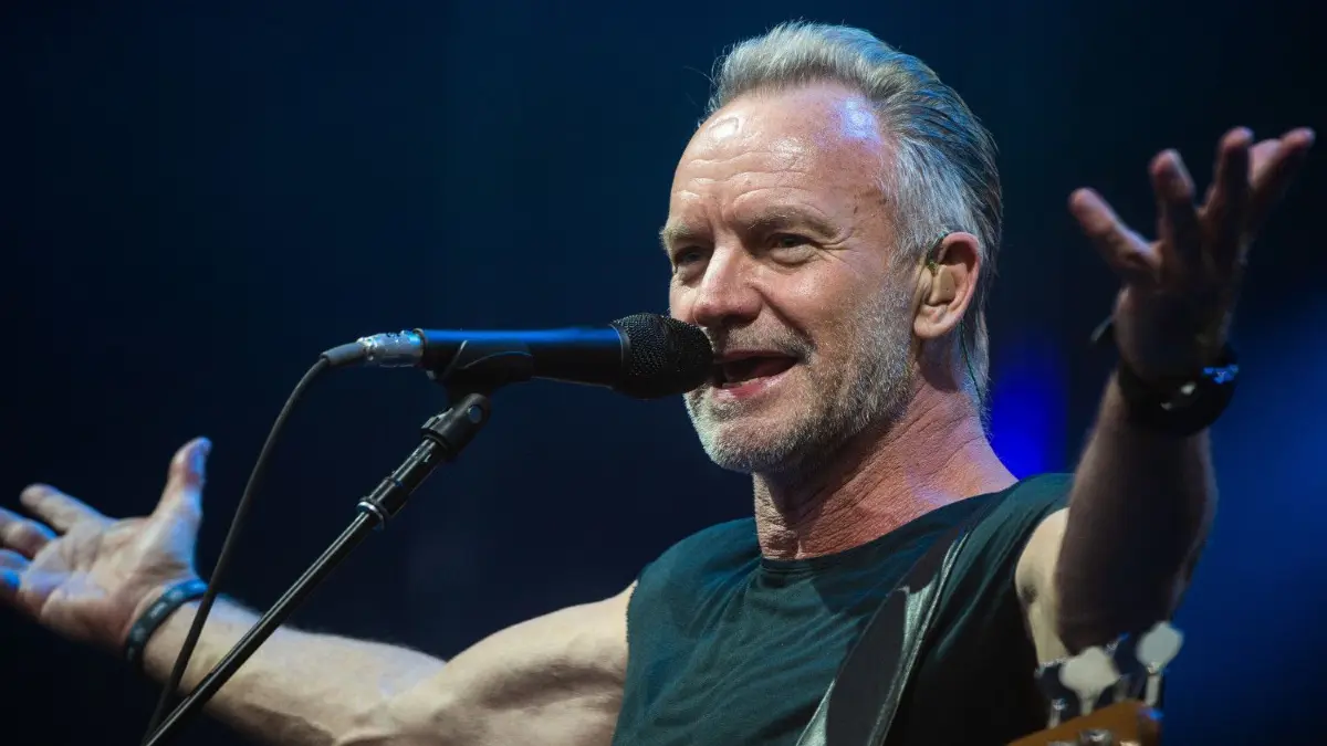 Rockmusiker und ehemaliger Frontmann der Band Police wird 70.
ARCHIV - 06.06.2019, Niedersachsen, Hannover: Der Sänger Sting spielt beim Auftakt seiner Deutschlandtour "My Songs" auf der Expo Plaza. Der britische Musiker und Komponist tritt zum Start des Hamburger Reeperbahn-Festivals 2021 auf. Foto: Christophe Gateau/dpa +++ dpa-Bildfunk +++