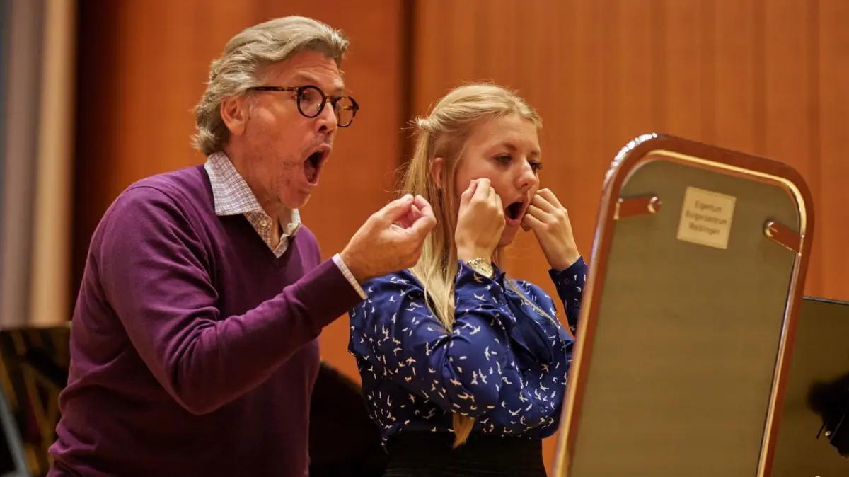 So geht Opernwerkstatt: Thomas Hampson übt mit Ekaterina Odaikina. ⇥