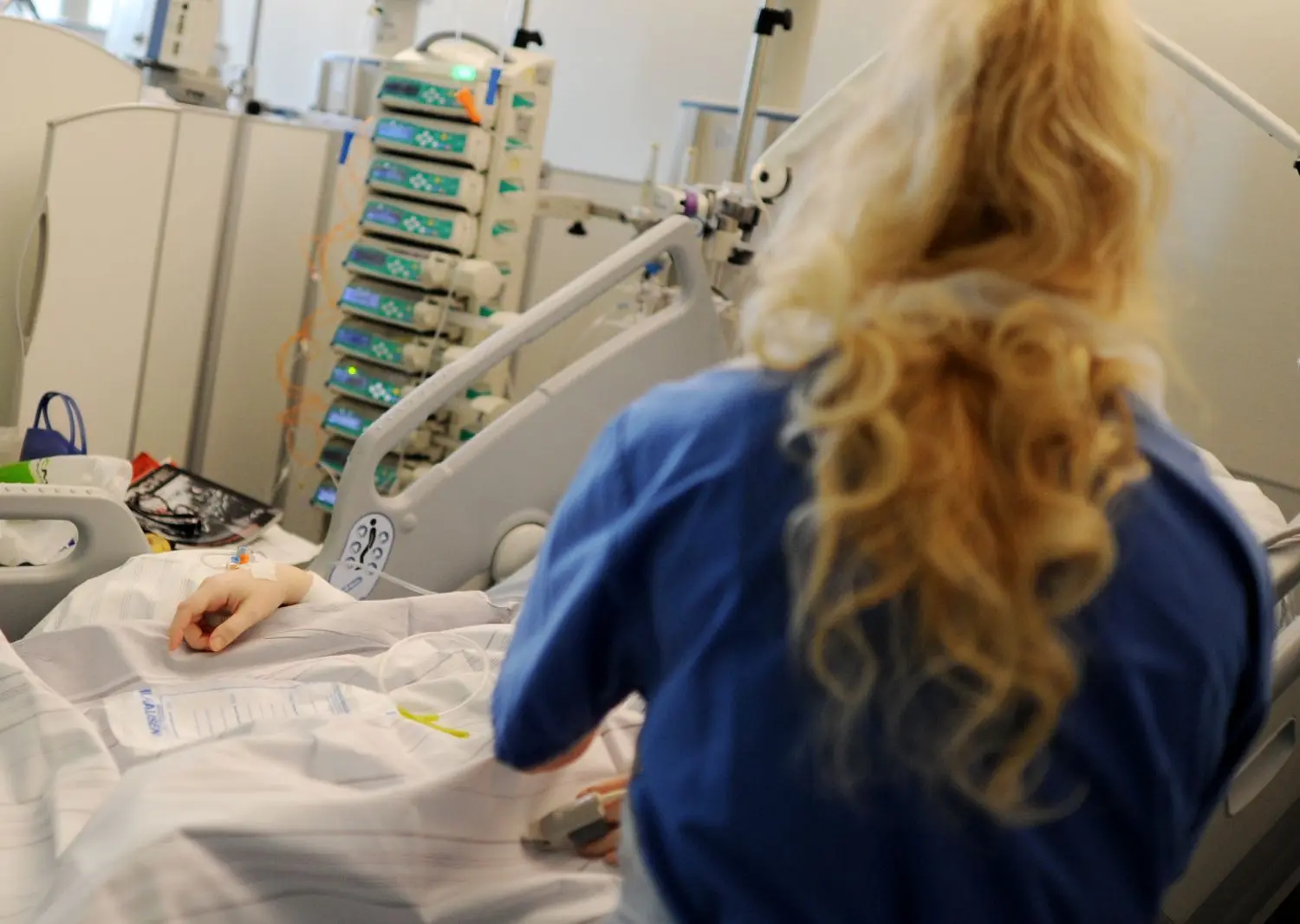 Auf der Intensivstation sind nicht nur Covid-Patienten, sondern auch Kranke nach schwierigen Operationen zu versorgen.⇥