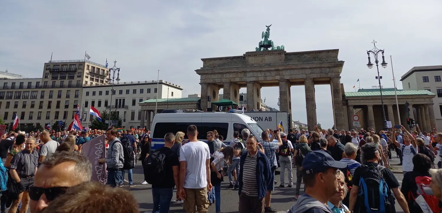 Vor dem Brandenburger Tor war schon vor Veranstaltungsbeginn einiges los.