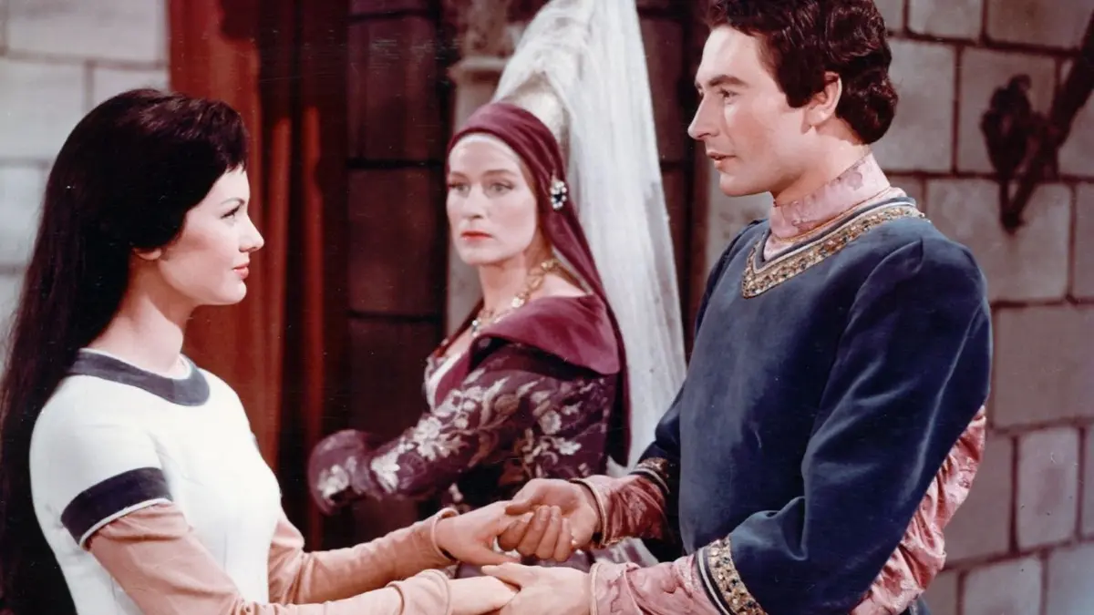 Schneewittchen, die böse Königin und der junge König im Defa-Film von 1961. Wo wurde das DDR-Märchen gedreht? Und zu welchen Sendeterminen kommt der Klassiker 2021 wieder im TV?