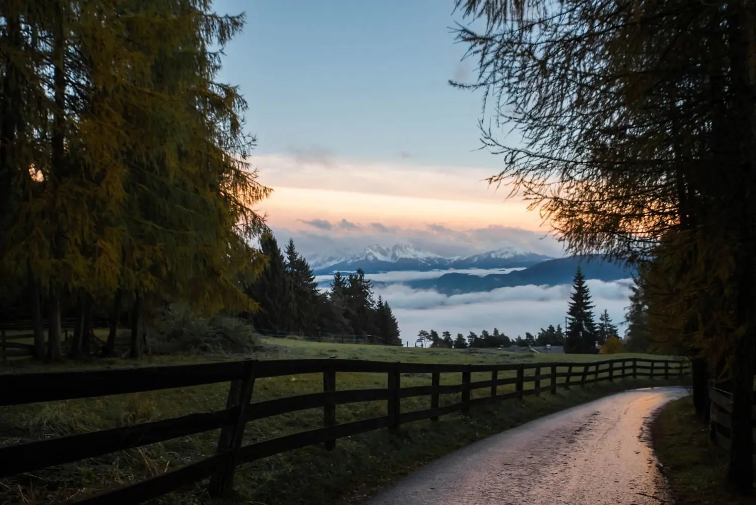 Die Spitzen der Dolomiten: Eine wunderschöne Landschaft zum Wandern in Südtirol. Kann man in der italienischen Region im Sommer 2021 Urlaub machen?