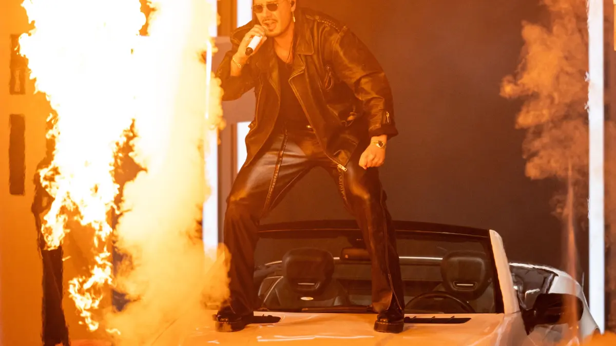 Ist wieder auf Tour unterwegs: Am 29. und 30. Mai 2024 spielt der Mannheimer Rapper Apache 207 (hier in der Waldbühne Berlin 2023) in der Uber Arena in Berlin.