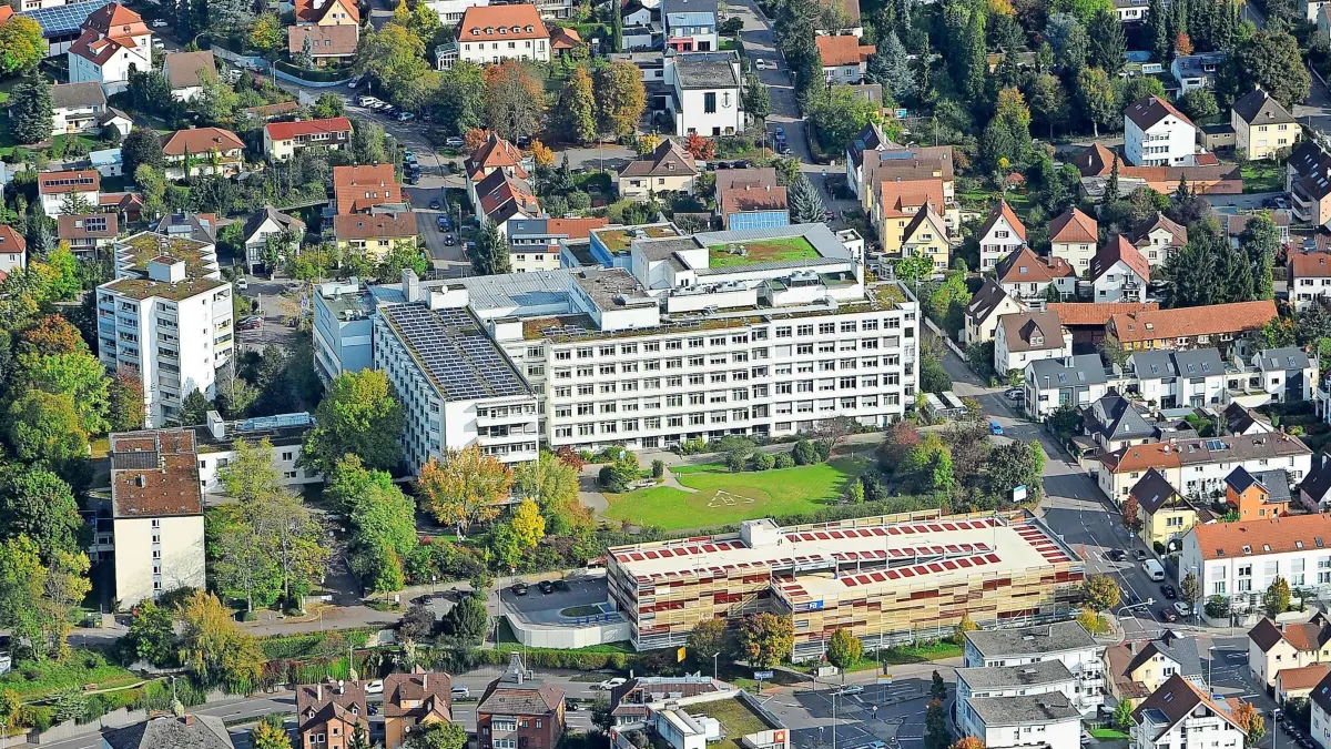 Luft :
Ort : Bietigheim
Teilansicht : Klinik Krankenhaus