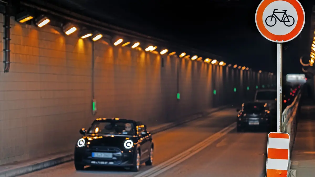Filderstadt-Bernhausen: Flughafentunnel, das Landesverkehrsministerium erwägt einen Fahrstreifen im Bauwerk unter der Start-und Landebahn des Flughafen für Autos zu sperren.