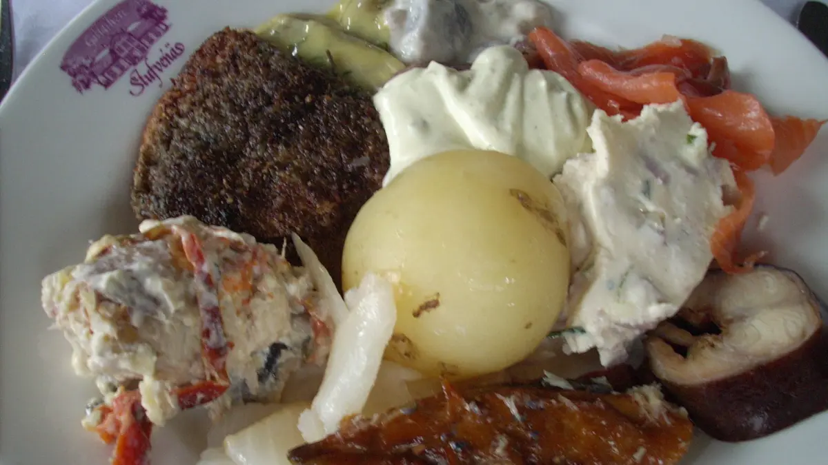 In Schweden unterscheiden sich die Weihnachtstraditionen zu Deutschland. Welche sind das und wie feiern die Schweden ihr traditionelles Fest der Liebe?