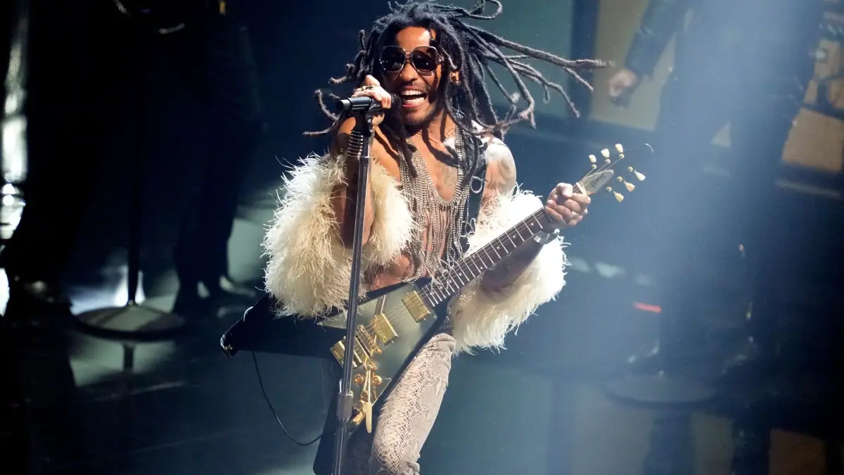 MTV Video Music Awards: 11.09.2024, USA, Elmont: Lenny Kravitz tritt während der MTV Video Music Awards in der UBS Arena auf. Foto: Charles Sykes/Invision/AP/dpa +++ dpa-Bildfunk +++