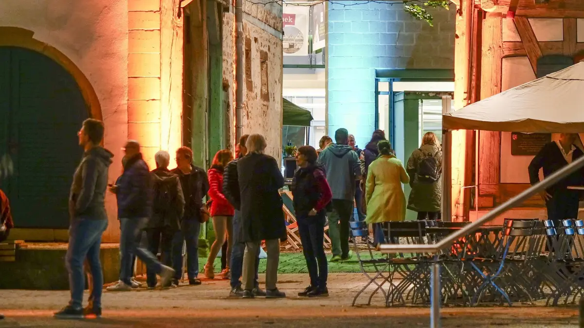 Ditzingen - Kulturnacht Am Laien in Ditzingen. Nachtbeluchtung am Rathausplatz