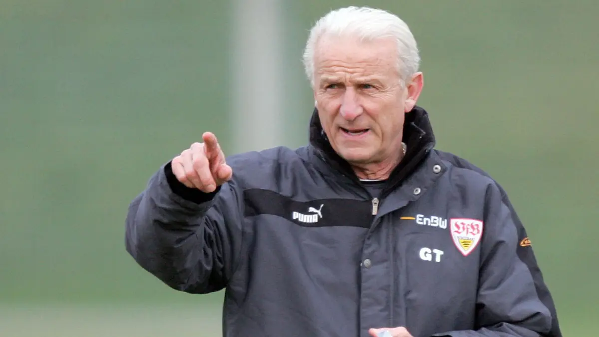 BAU // Fussball / Herren / 1. Bundesliga / VfB Stuttgart Training : Trainer Giovanni Trapattoni
copyright by Pressefoto Baumann
D-71638 Ludwigsburg
Königsallee 43
Telefon 07141 440087 Fax 07141 440088
KSK Ludwigsburg (60450050) Konto Nr. 58014
email: pressefotobaumann@gmx.de
