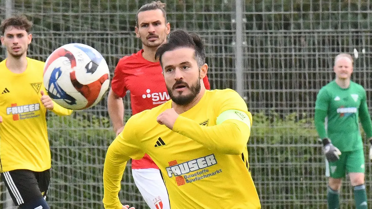 Fußball, Fussball, Verbandsliga, TV Echterdingen - TSG Tübingen
Nr.10 (E): Caglar Celiktas - gelb/schwarz
Fotograf: Günter E. Bergmann - Photography
Aufnahmedatum: 29.09.2024