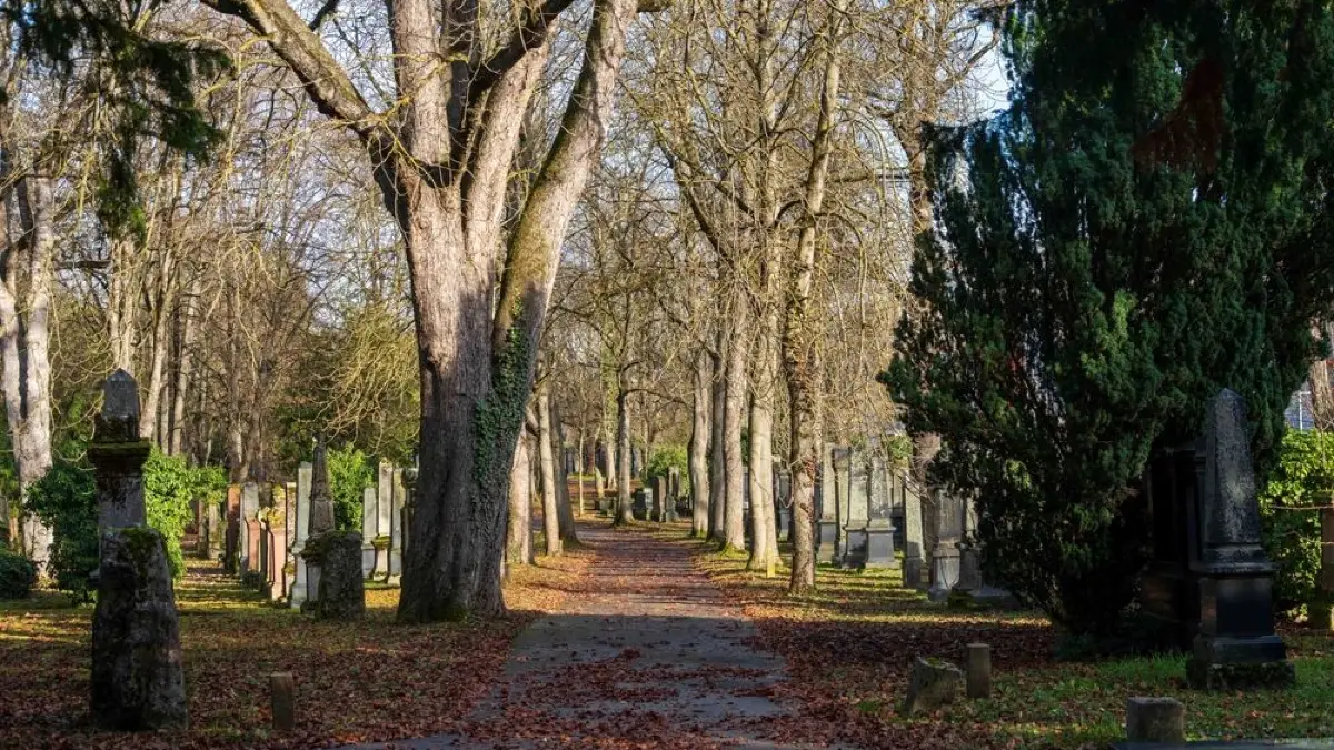 Die Trauerfeier findet auf dem Pragfriedhof Stuttgart statt.