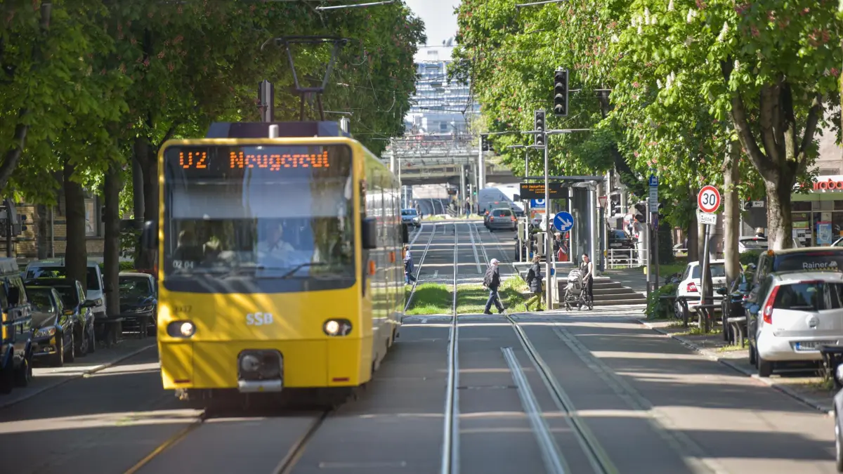 Stuttgart, Stadtbahn der SSB unterwegs in Stuttgart, U2