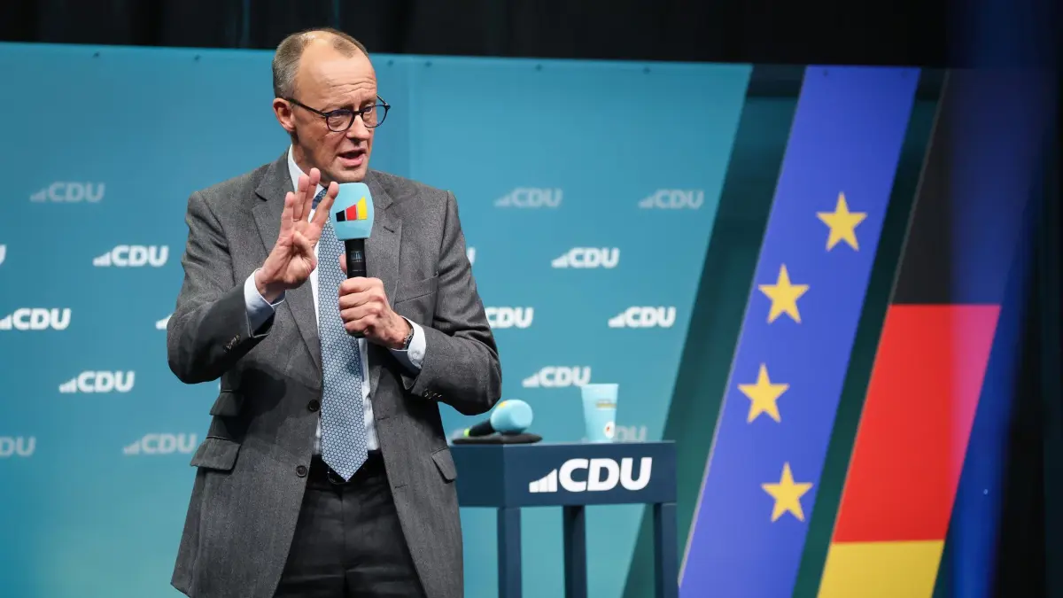 Wahlkampf CDU - Flensburg: 20.01.2025, Schleswig-Holstein, Flensburg: Friedrich Merz, Bundesvorsitzender der CDU und Kanzlerkandidat der Union, spricht bei einer Wahlkampfveranstaltung der CDU in der GP Joule Arena. Foto: Christian Charisius/dpa +++ dpa-Bildfunk +++