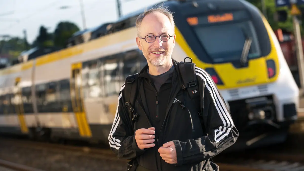 Bundestagswahl: Portrait von Matthias Gastel (Grüne) am Bahnhof Nürtingem.