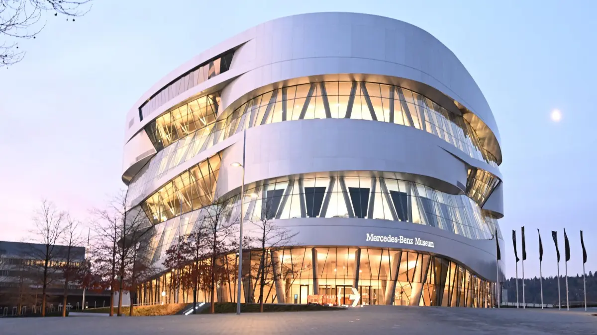 ARCHIV - 24.02.2022, Baden-Württemberg, Stuttgart: Das Mercedes-Benz Museum, des Stuttgarter Automobilherstellers Mercedes-Benz. (zu dpa: «Museen von Mercedes-Benz und Porsche mit Besucherrekorden») Foto: Bernd Weißbrod/dpa +++ dpa-Bildfunk +++