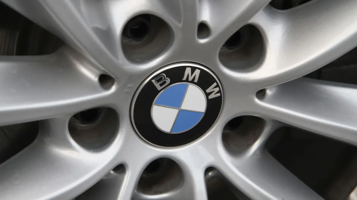 Themenbild - BMW, Emblem, Logo
Freiburg 21.02.2019
Bild: Rad, Felge, Radfelge, Speichenfelge
BMW, Emblem, Werbeschild, Logo, Schriftzug, Reklame
Featurebild, Symbolbild, Themenbild