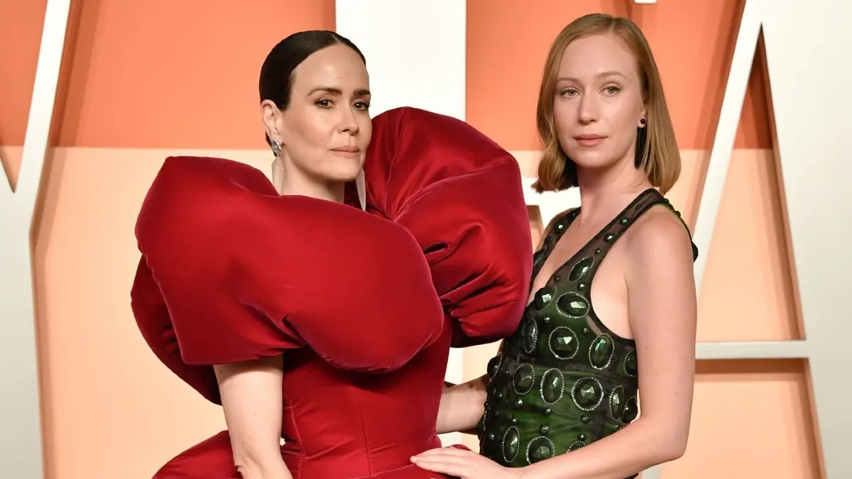 Vanity Fair Oscar Party: 02.03.2025, USA, Beverly Hills: Sarah Paulson (l) und Hannah Einbinder kommen zur Vanity Fair Oscar Party im Wallis Annenberg Center. Foto: Evan Agostini/Invision/AP/dpa +++ dpa-Bildfunk +++