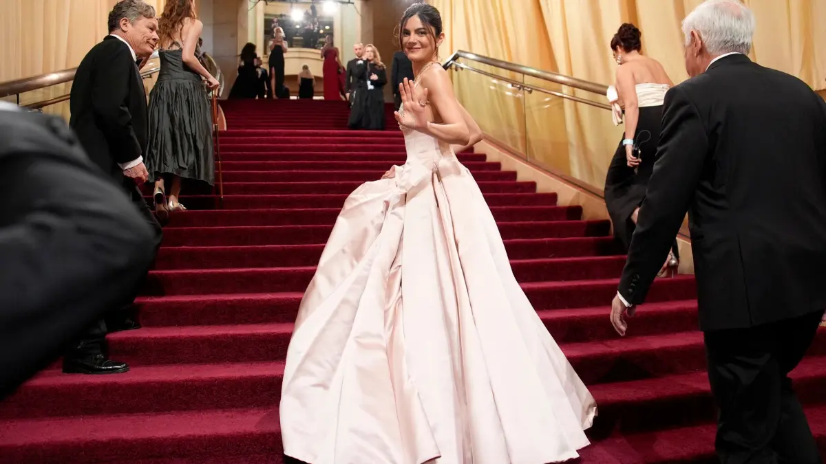 97. Academy Awards: 02.03.2025, USA, Los Angeles: Monica Barbaro kommt zur 97. Oscar-Verleihung im Dolby Theatre in Los Angeles. Foto: John Locher/Invision/AP/dpa +++ dpa-Bildfunk +++