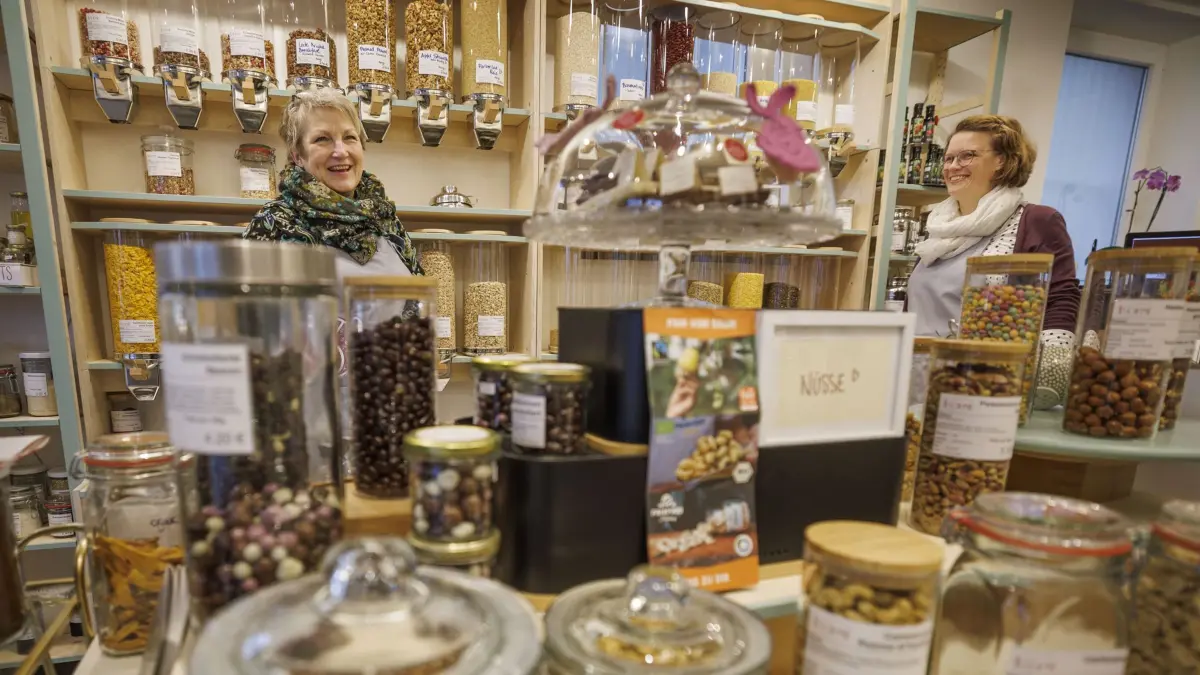 Waiblingen, DEU, 30.03.2022
Martina Mohr und Uta Grasmannsdorf im neuen Unverpackt-Laden B:Ohne
No model release. Kein Einverständnis für Werbung, keine Weitergabe an Dritte.