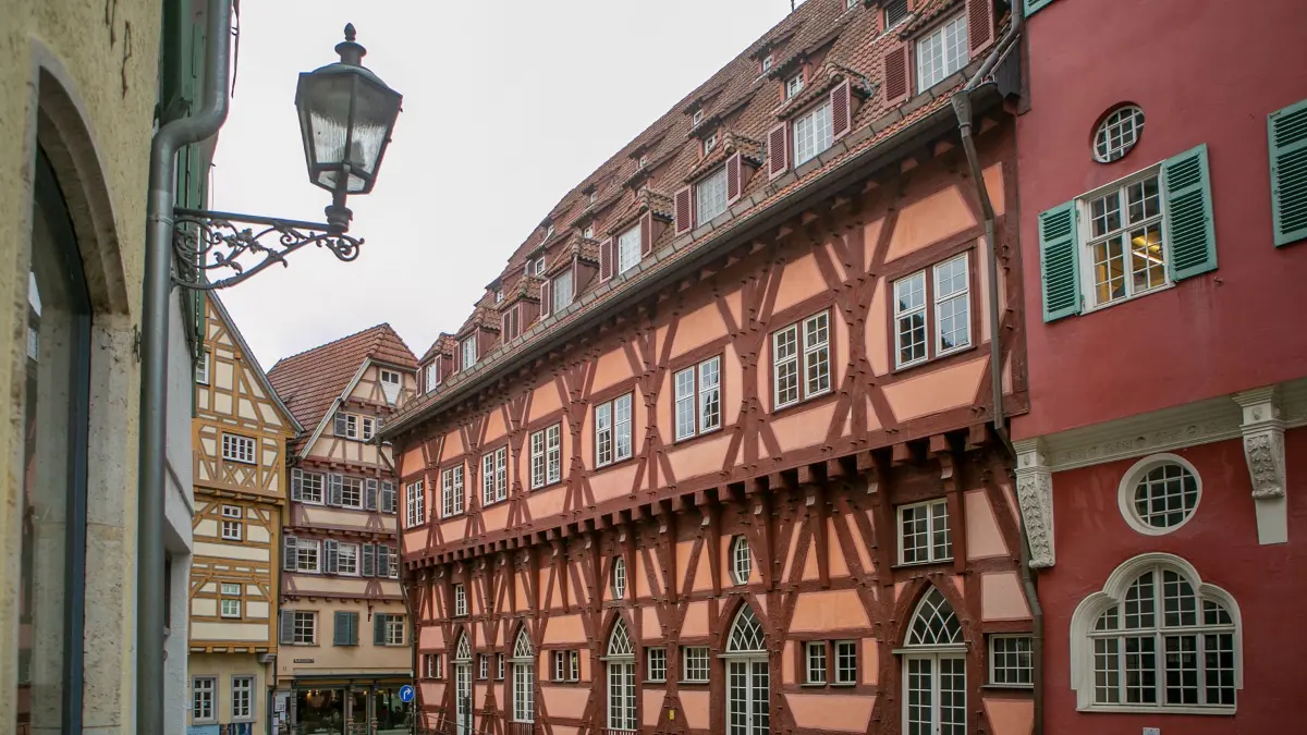 foto: roberto bulgrin
09. 01. 2023
Esslingen, Fachwerkfassade altes Rathaus