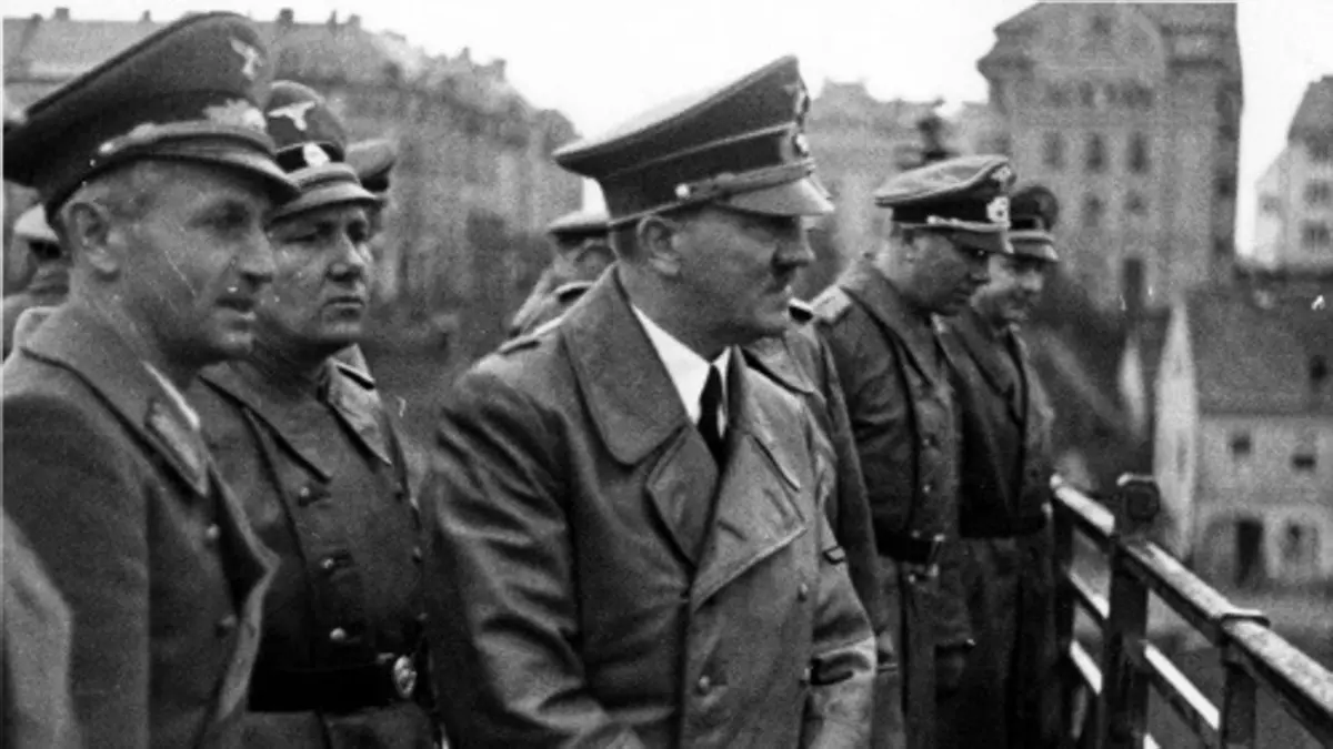 Sigfried Uiberreither (links außen) war Statthalter Adolf Hitlers in der Steiermark. Dort befehligte der NS-Funktionär grausame Verbrechen.