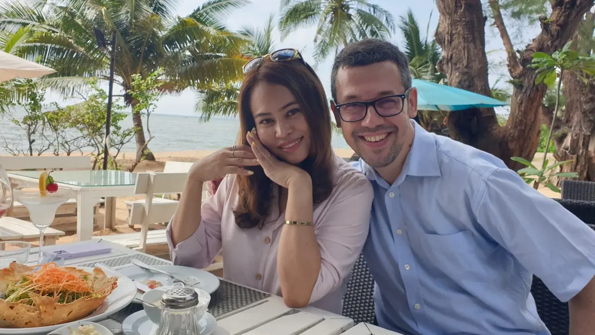 Kevin trifft Yumii zum ersten Mal in Thailand.
