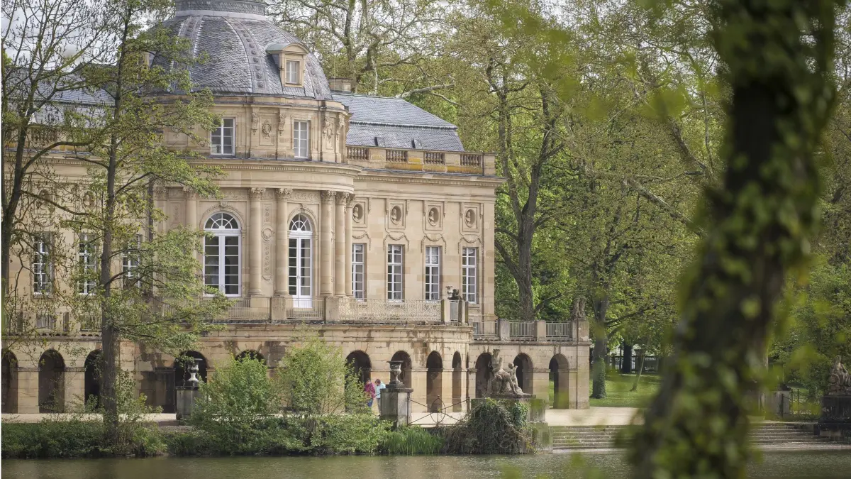 Ludwigsburg - Schloss Monrepos von aussen im Frühling