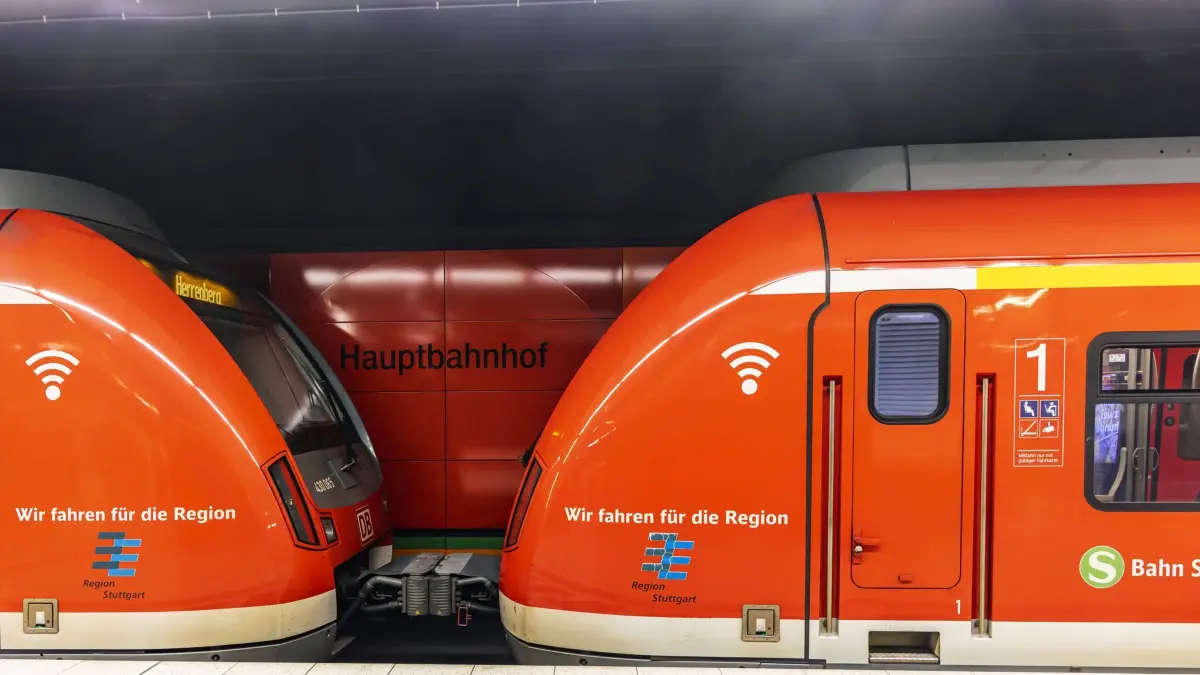 Hauptbahnhof Stuttgart mit S-Bahn. // 21.01.2023: Stuttgart, Baden-Württemberg, Deutschland. *** Stuttgart main station with S Bahn 21 01 2023 Stuttgart, Baden Württemberg, Germany