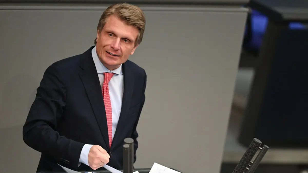 ARCHIV - 03.03.2023, Berlin: Thomas Bareiß (CDU), Mitglied des Deutschen Bundestags, spricht im Plemun. Auf der Tagesordnung der Parlamentssitzung stehen unter anderem die Verabschiedung einer Novelle zum Raumordnungsgesetz, und die Debatte über den Bundeswehreinsatz im Südsudan und im Mittelmeer. (zu dpa: «Grünen-Politiker von Notz: Merz sollte Verhandler abberufen») Foto: Julian Weber/dpa +++ dpa-Bildfunk +++