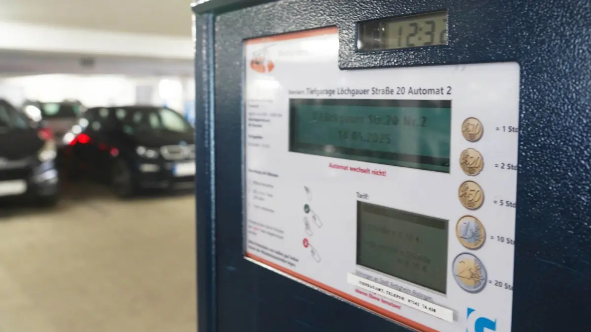 Bietigheim Bissingen Parkhaus Loechgauerstrasse 20 bringt fuer viele Autofahrer in Freude Strahlen, hier kostet das Parken in der Stunde 10 Cent und fuer 20 Stunden 2 Euro da musste man in Stuttgart ganz Tief in die tasche greifen. Foto Andreas Rosar Fotoagentur-Stuttgart 14.05.2025
