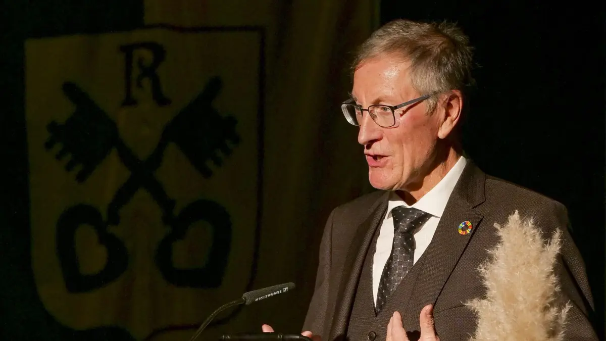 Renningen - Offizielle Verabschiedung des Renninger Bürgermeisters Wolfgang Faißt. Im Bild: Landrat Roland Bernhard