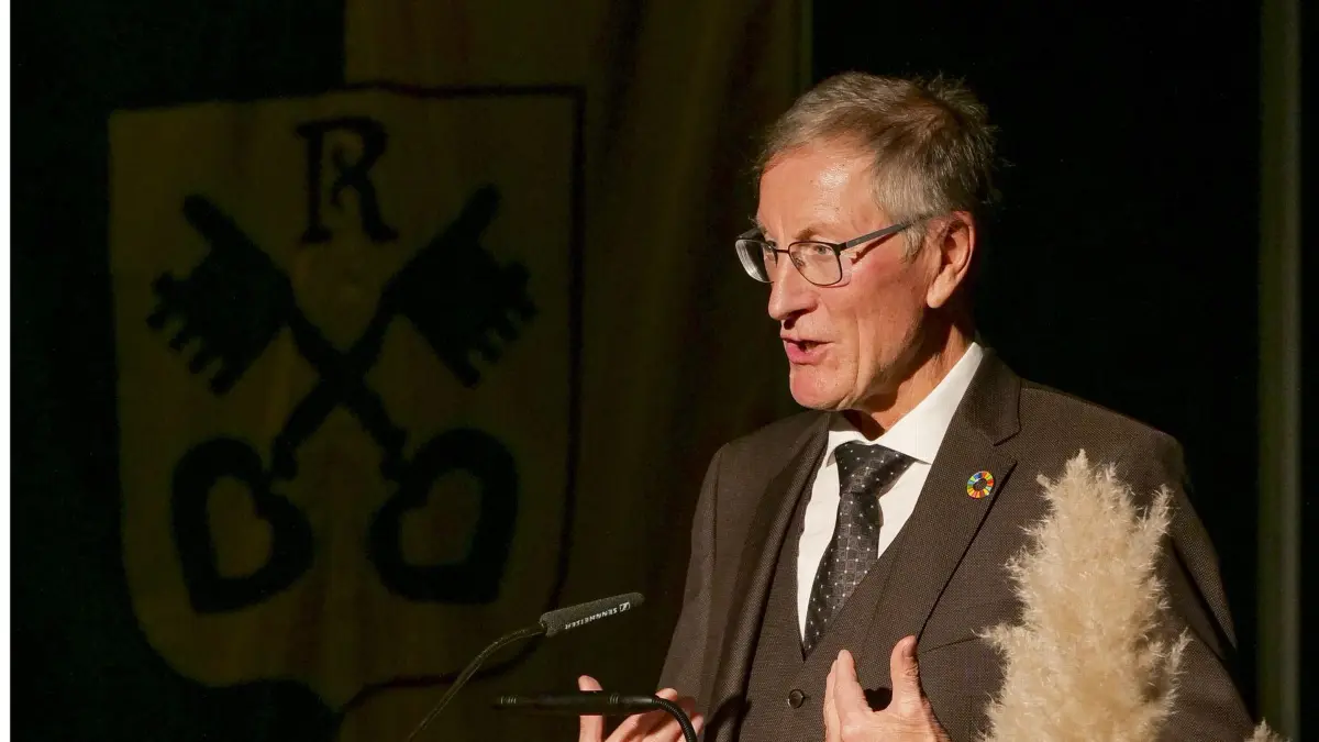 Renningen - Offizielle Verabschiedung des Renninger Bürgermeisters Wolfgang Faißt. Im Bild: Landrat Roland Bernhard