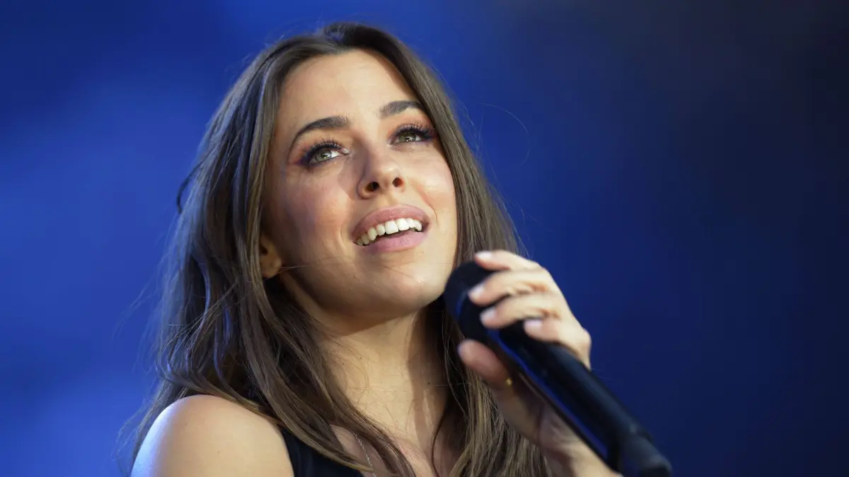 Vanessa Mai beim Open Air Schlagerfestival Lieblingslieder in der Rheinaue. Bonn, 06.08.2022 *** Vanessa Mai at the open air Schlagerfestival Lieblingslieder in the Rheinaue Bonn, 06 08 2022 Foto:xP.xMertensx/xFuturexImage