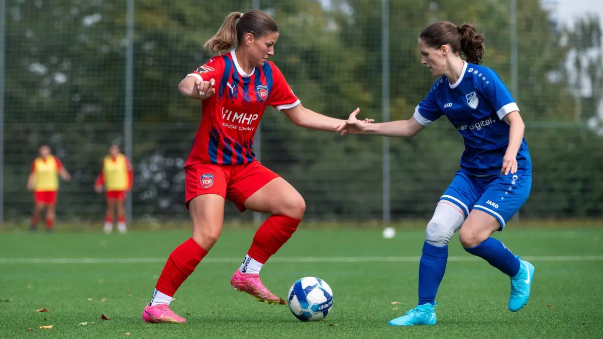 Josephine Wild FC Heidenheim, 10 im Zweikampf mit Annamaria Weiß TSV Muenchingen, 15, GER, TSV Muenchingen vs FC Heidenheim, Fussball Frauen Lines WFV Pokal, 2. Runde, Saison 2024/2025, 25.08.2024 GER, TSV Muenchingen vs FC Heidenheim, Fussball Frauen Sport-Lines WFV Pokal, 2. Runde, Saison 2024/2025, 25.08.2024 Muenchingen *** Josephine Wild FC Heidenheim, 10 in duel with Annamaria Weiß TSV Muenchingen, 15 , GER, TSV Muenchingen vs FC Heidenheim, Fußball Frauen Sport Lines WFV Pokal, 2 Runde, Saison 2024 2025, 25 08 2024 GER, TSV Muenchingen vs FC Heidenheim, Fußball Frauen Sport Lines WFV Pokal, 2 Runde, Saison 2024 2025, 25 08 2024 Muenchingen Copyright: xEibner-Pressefoto/Memmlerx EP_MMR