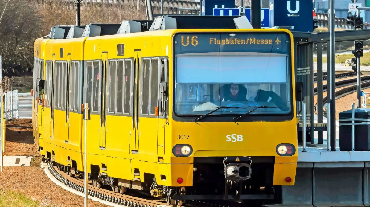 Haltestelle der U6 Stadionstraße in Leinfelden-Echterdingen der Stadtbahn Stuttgart SSB. // 05.03.2022: DEU, Deutschland, Baden-Württemberg, Leinfelden-Echterdingen. *** Stop of the U6 Stadionstraße in Leinfelden Echterdingen of the Stadtbahn Stuttgart SSB 05 03 2022 DEU, Germany, Baden Württemberg, Leinfelden Echterdingen