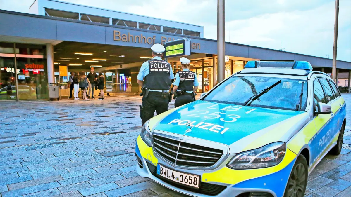 Polizeirevier Böblingen, Polizei im Dienst, Beamte im Einsatz Bahnhof Böblingen Foto: Eky Eibner