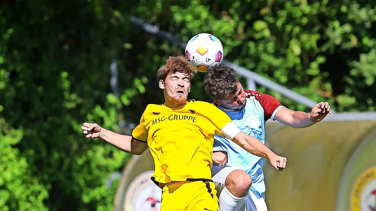 Erdmannhausen, DEU, 31.08.2025.
Fussball GSV Erdmannhausen vs SV Kornwestheim II .
V.li. Vincent Löffler (Kornwesth), Efe Sert (Erdmannh) .
Foto: Ralf Poller/Avanti .