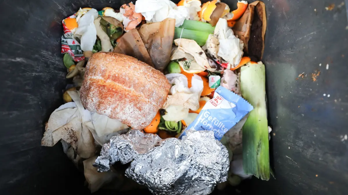 Bye-bye bio-bags: AWB informs about kitchen organic waste bins