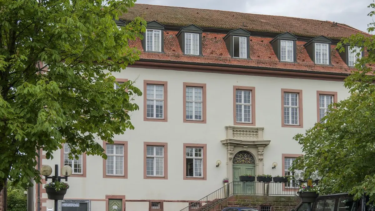 Heimsheim - das Rathaus , das Grävenitz'sche Schloss, ist nicht mehr feuerfest