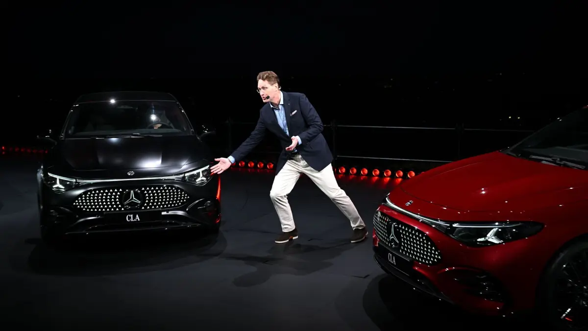 Mercedes-Benz: ARCHIV - 13.03.2025, Italien, Rom: Mercedes-Chef Ola Källenius stellt den neuen Mercedes-Benz CLA in der Villa Miani vor. (zu dpa: «Absatzflaute bei Autobauer Mercedes hält an») Foto: Marijan Murat/dpa +++ dpa-Bildfunk +++
