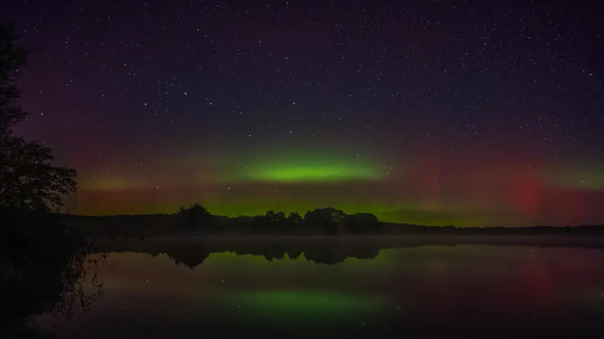 Bunte Nordlichter über dem Zaarsee in Templin
