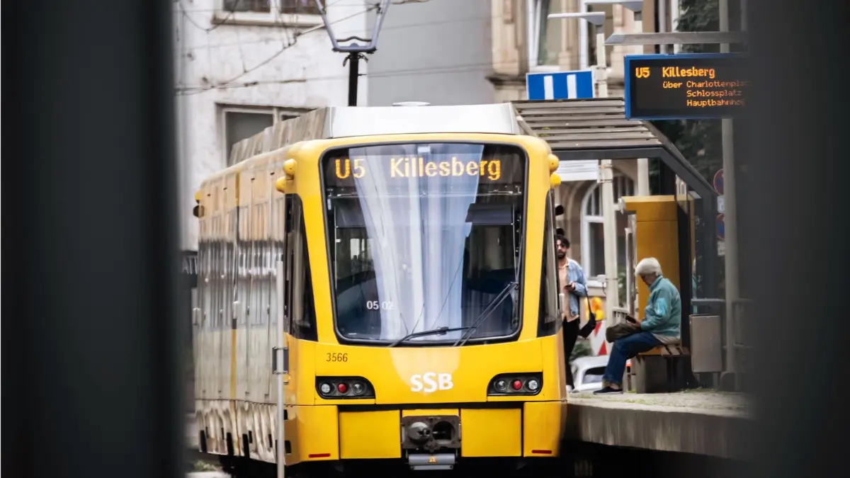 Stuttgarter Stadtbahn 20240701 SSB, ÖPNV, Stadtbahn, VVS, Schienenverkehr U-Bahn Linie U5 Killesberg neue Bauform Stuttgart Baden Württemberg Deutschland *** Stuttgarter Stadtbahn 20240701 SSB, ÖPNV, Stadtbahn, VVS, Schienenverkehr U-Bahn Linie U5 Killesberg neue Bauform Stuttgart Baden Württemberg Germany