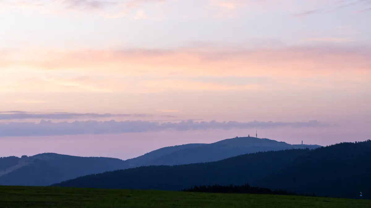 Der Feldberg in Baden-Württemberg landet auf Platz 10 der größten Berge Deutschlands.