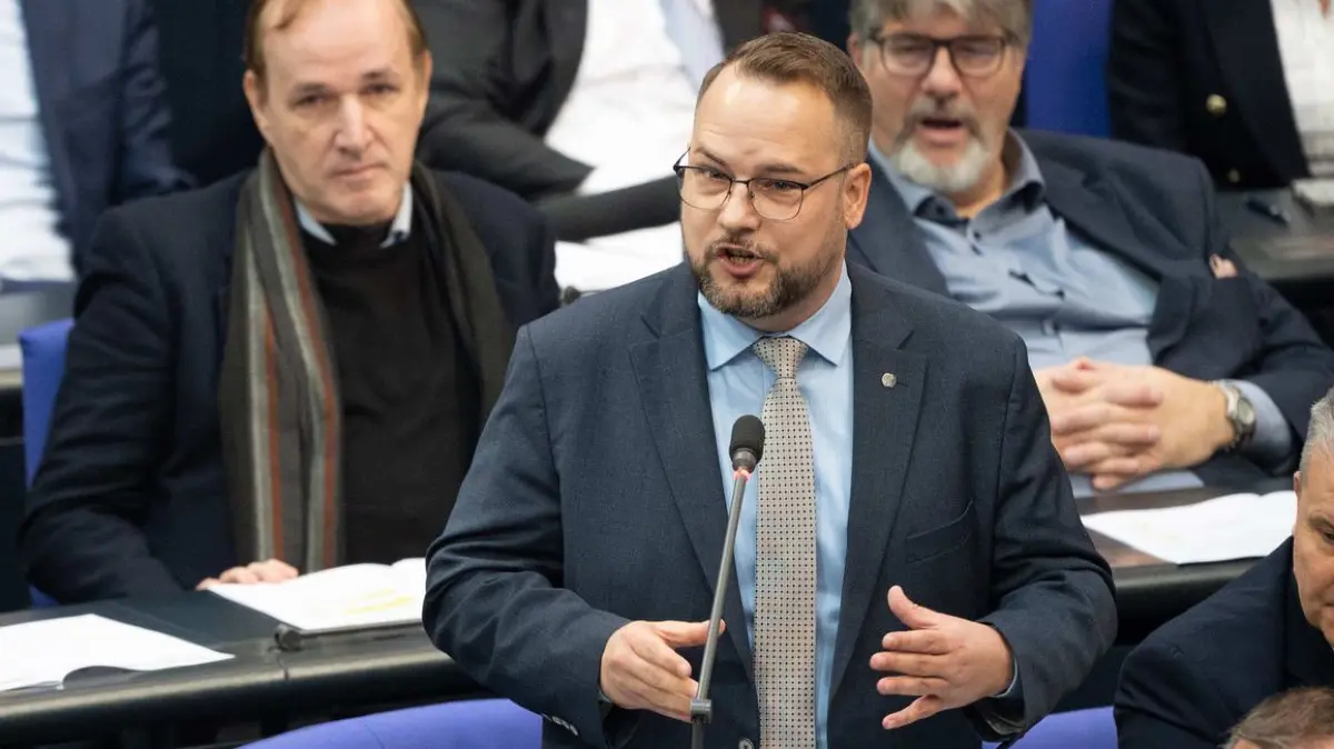 Bundestag: 06.11.2025, Berlin: Lars Haise (AfD) spricht im Deutschen Bundestag. Themen sind unter anderem zusätzliche Befugnisse für Pflegefachkräfte und das GKV-Sparpaket sowie die unterirdische CO2-Speicherung. Foto: Alicia Windzio/dpa +++ dpa-Bildfunk +++