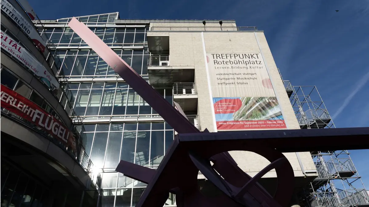 Architektur des Gebäudes der VHS Stuttgart und des Treffpunkt Rotebühlplatz.