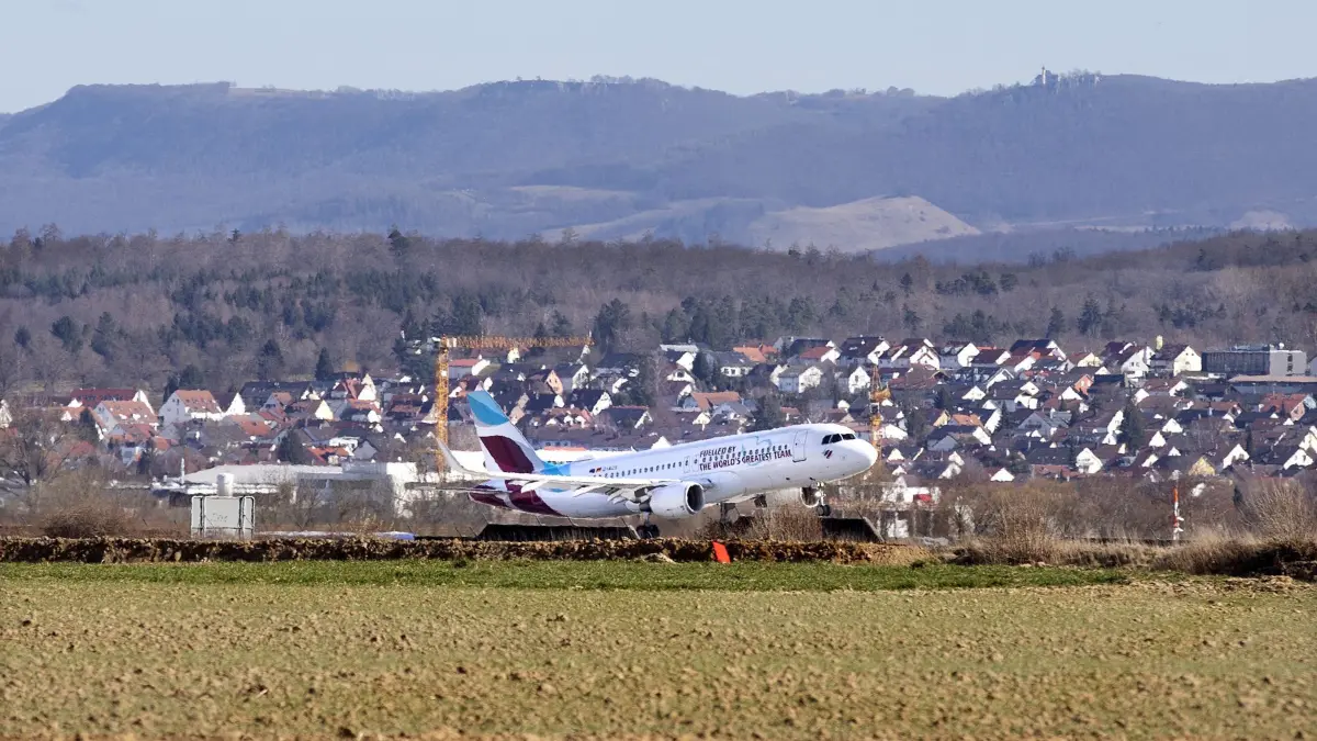 Flughafen Stuttgart: Neue Flugroute zum Thema Lärmgutachten, Fluglärm, Anflug über Neuhausen.